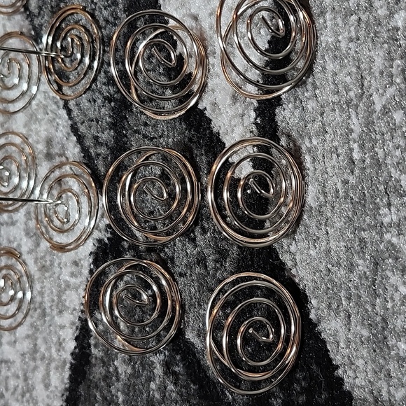 METAL SILVER TABLE NUMBERS CARDS MENU NAME PHOTOS SIGN TABLE HOLDERS 34 PIECE - Picture 2 of 11